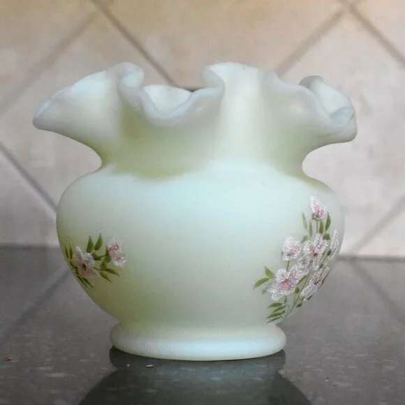 FENTON GLASS  Vintage 48 Years Light Matte Green Hand Painted Signed - Picture 2 of 3